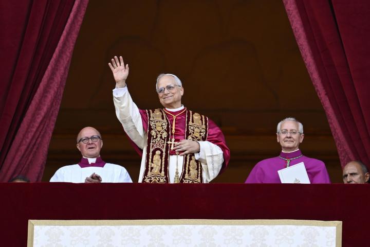 Robert Francis Prevost é eleito Papa e adota o nome Leão XIV